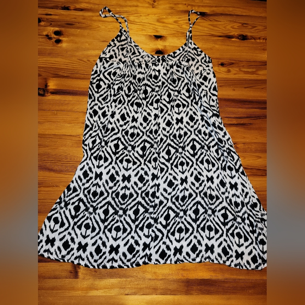 Black and White A-Line Mini Dress with Crew Neck